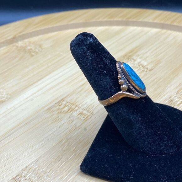Turquoise 15x6 mm oval stone set in detailed copper setting sized 6 1/4 - Picture 5 of 7